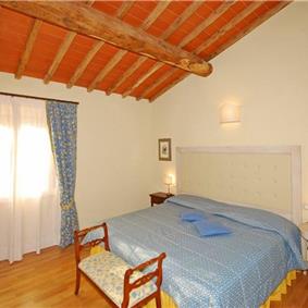 8 Bedroom Villa with Pool near San Gimignano, Sleeps 16